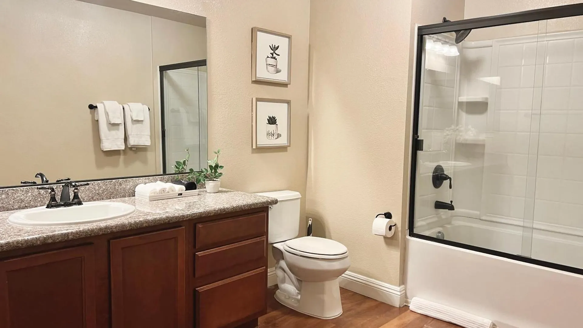 Relaxing 2-Br Apt With Pool Hot Tub Gym And Basketball Court Access Reno Appartement