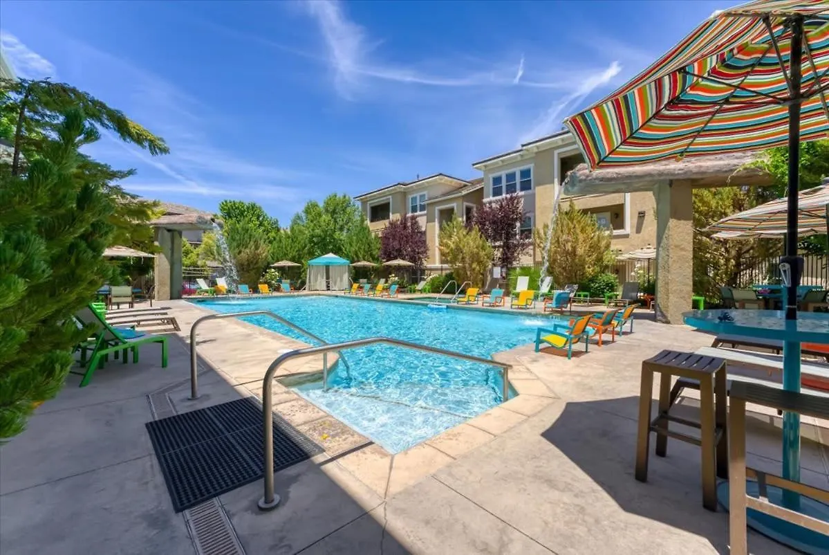 Relaxing 2-Br Apt With Pool Hot Tub Gym And Basketball Court Access Reno