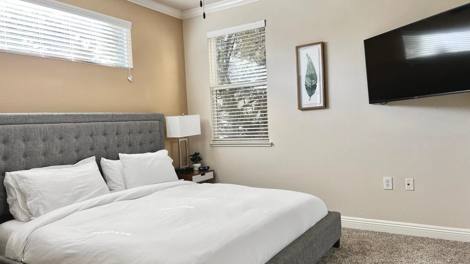 Relaxing 2-Br Apt With Pool Hot Tub Gym And Basketball Court Access Reno