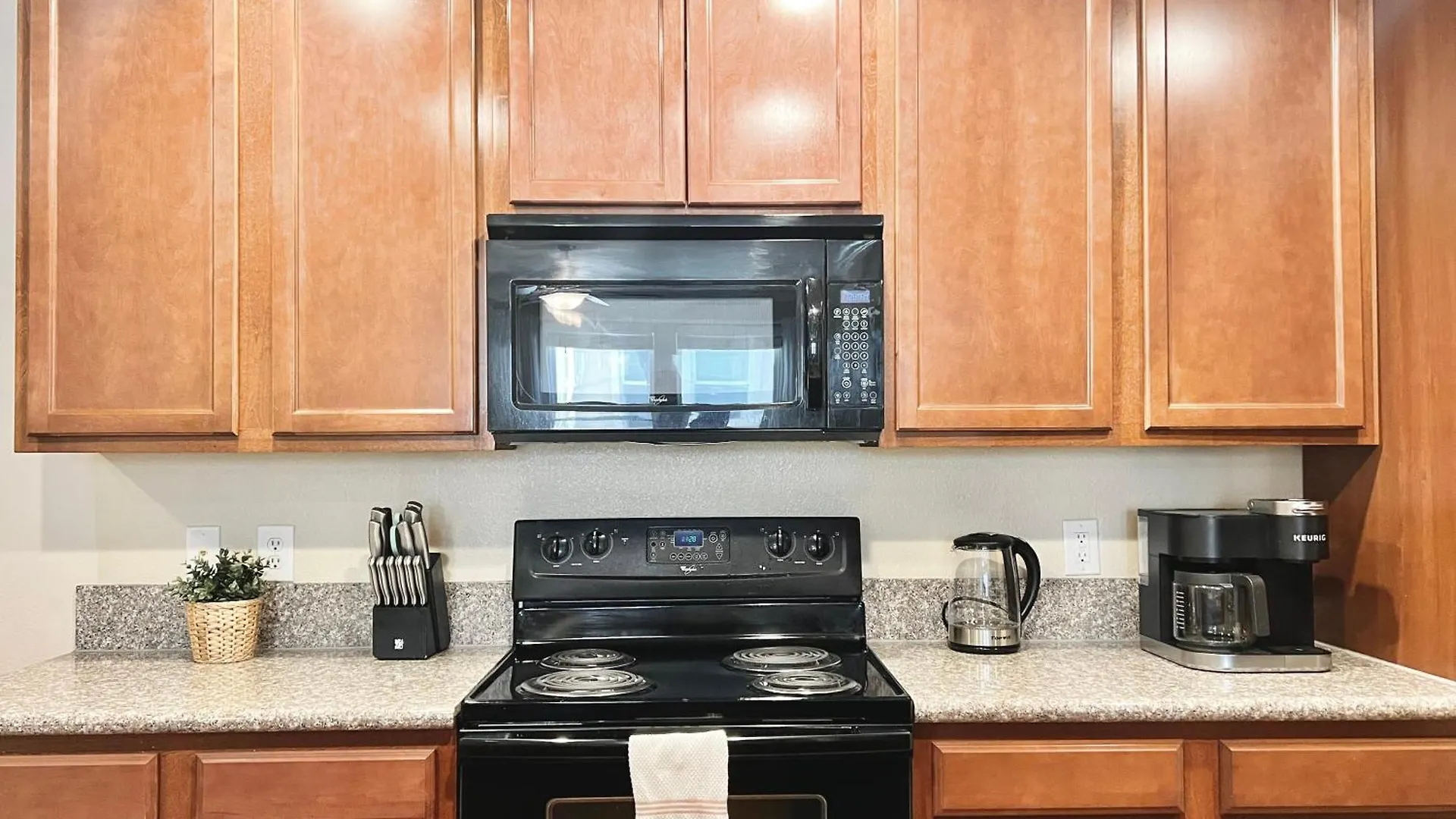 Relaxing 2-Br Apt With Pool Hot Tub Gym And Basketball Court Access Reno