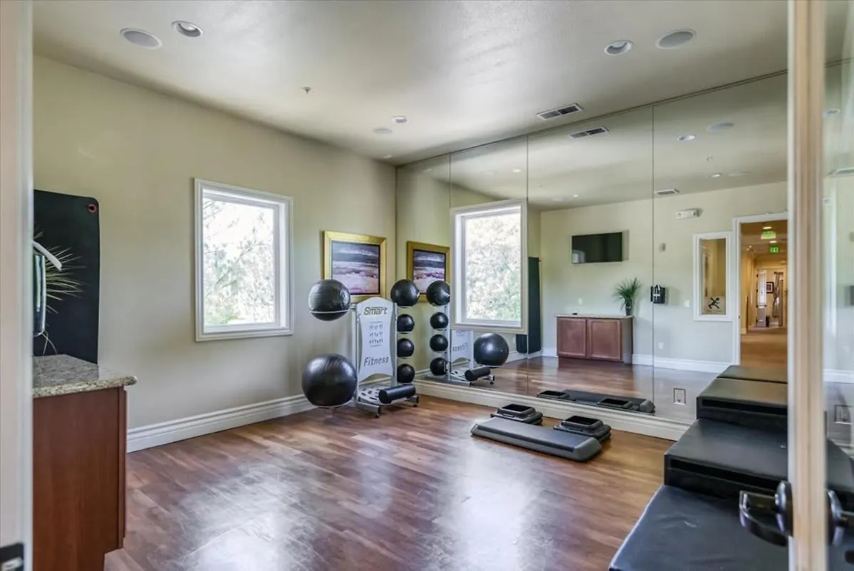 Relaxing 2-Br Apt With Pool Hot Tub Gym And Basketball Court Access Reno Appartement