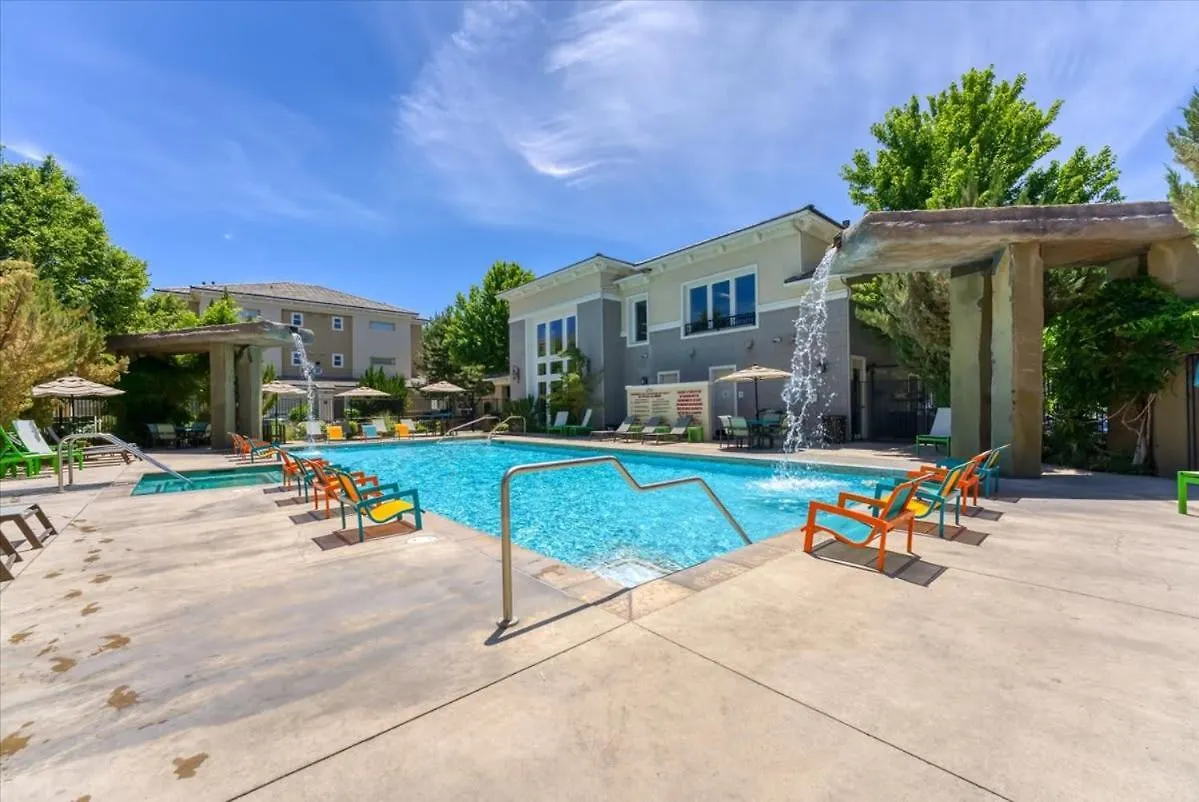 Relaxing 2-Br Apt With Pool Hot Tub Gym And Basketball Court Access Reno Appartement